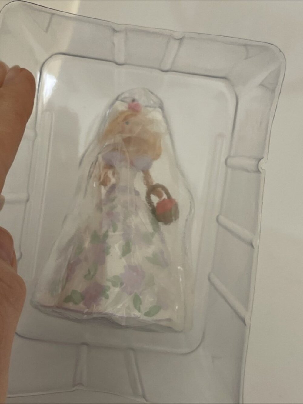 1995 Collectors Hallmark Keepsake Christmas Ornament Springtime Barbie - Picture 6 of 7